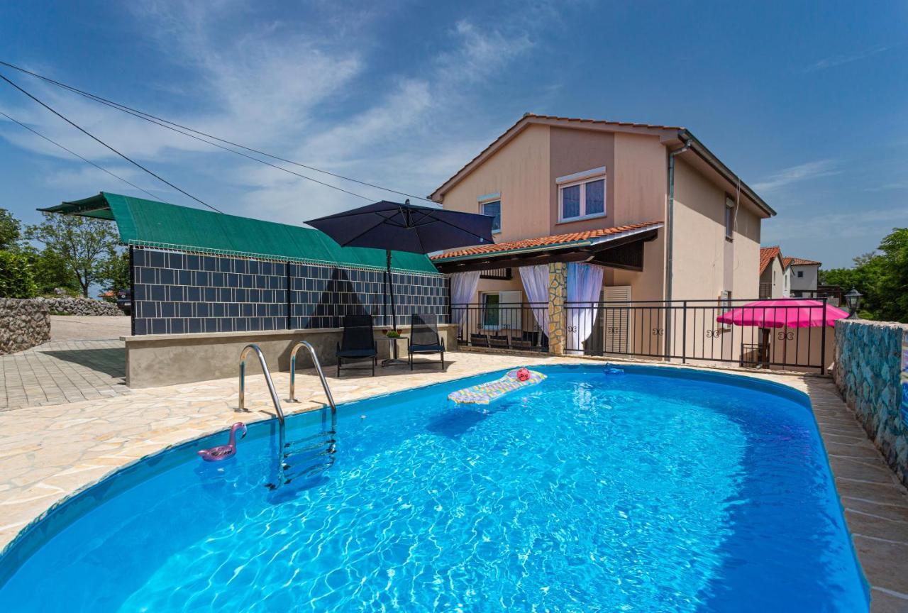 Apartment With A Private Swimming Pool, Garden & Bbq *